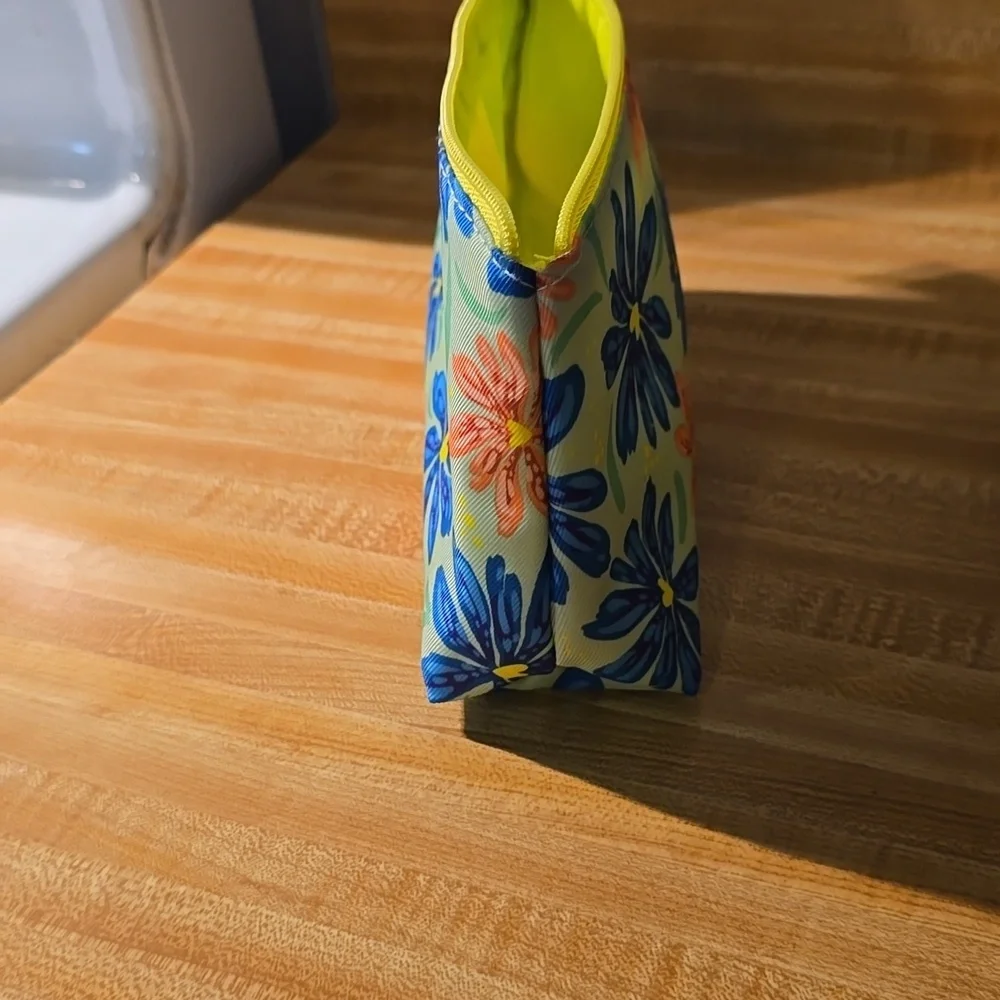 Clinique Cosmetic Makeup Pouch NWT‎ Floral Print